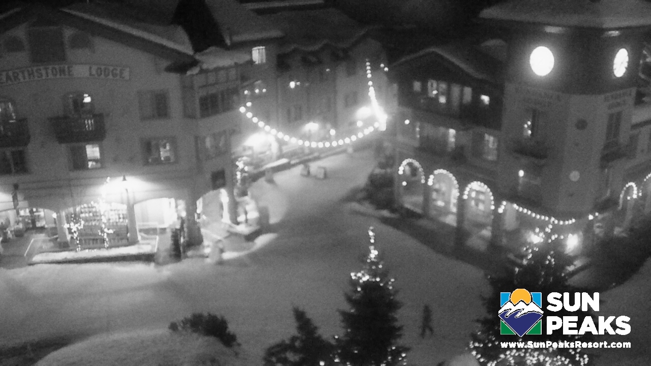Webcam Sun Peaks: Village Clock Tower