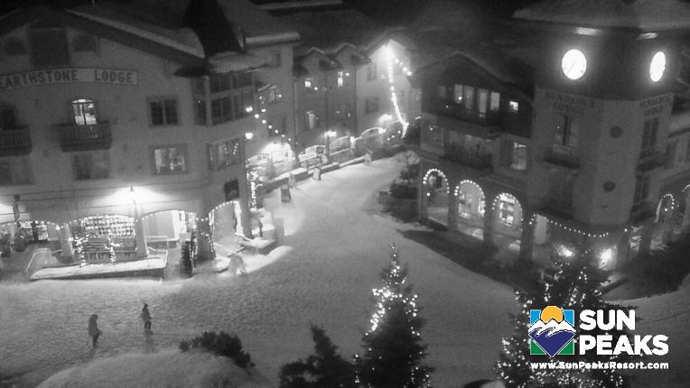 Webcam Sun Peaks: Village Clock Tower