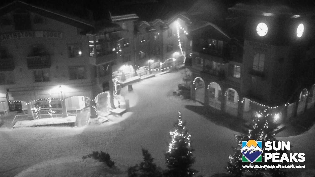 Webcam Sun Peaks: Village Clock Tower
