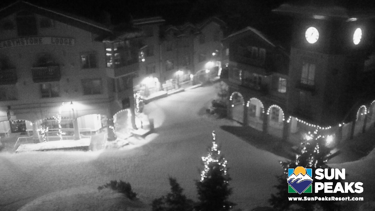 Webcam Sun Peaks: Village Clock Tower