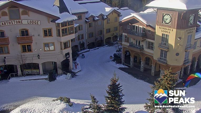 Webcam Sun Peaks: Village Clock Tower