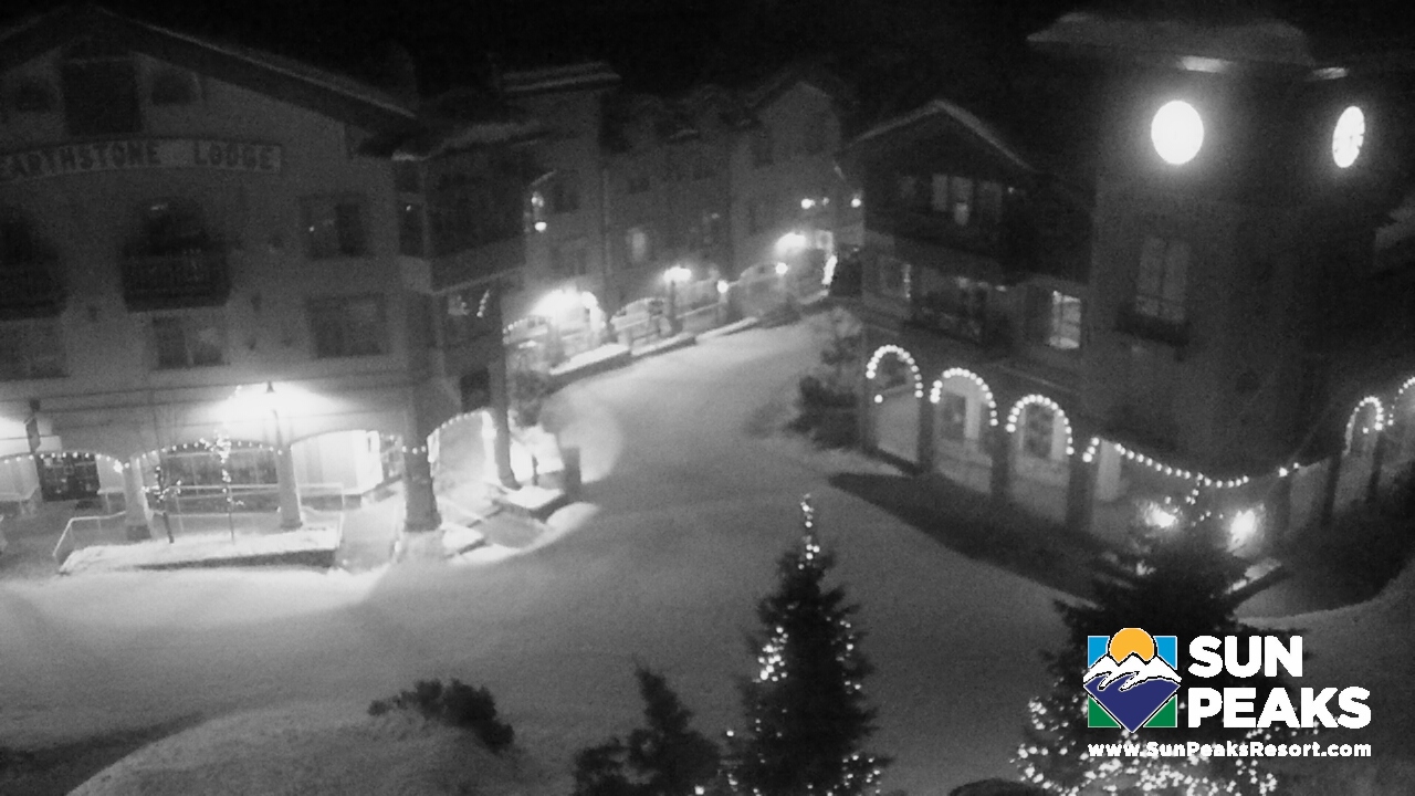 Webcam Sun Peaks: Village Clock Tower