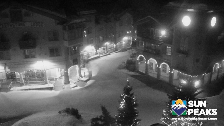 Webcam Sun Peaks: Village Clock Tower