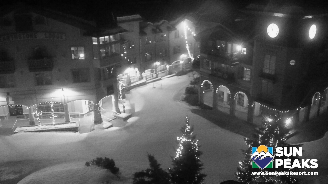 Webcam Sun Peaks: Village Clock Tower