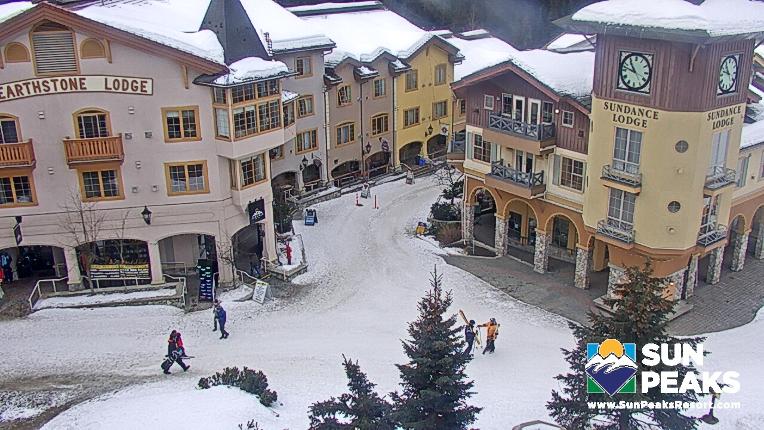 Webcam Sun Peaks: Village Clock Tower