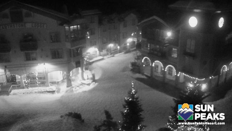Webcam Sun Peaks: Village Clock Tower