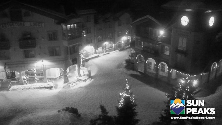 Webcam Sun Peaks: Village Clock Tower