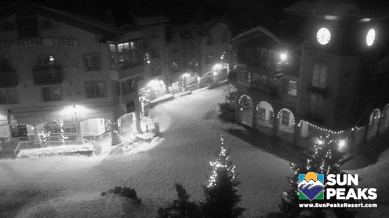 Webcam Sun Peaks: Village Clock Tower
