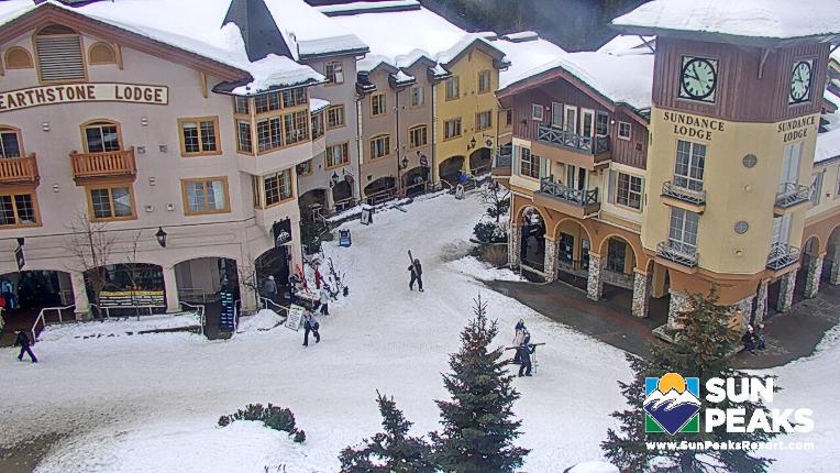 Webcam Sun Peaks: Village Clock Tower
