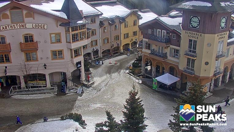 Webcam Sun Peaks: Village Clock Tower