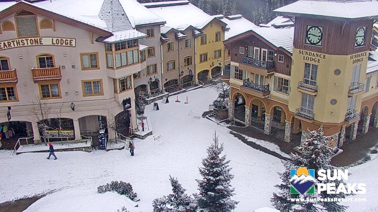 Webcam Sun Peaks: Village Clock Tower