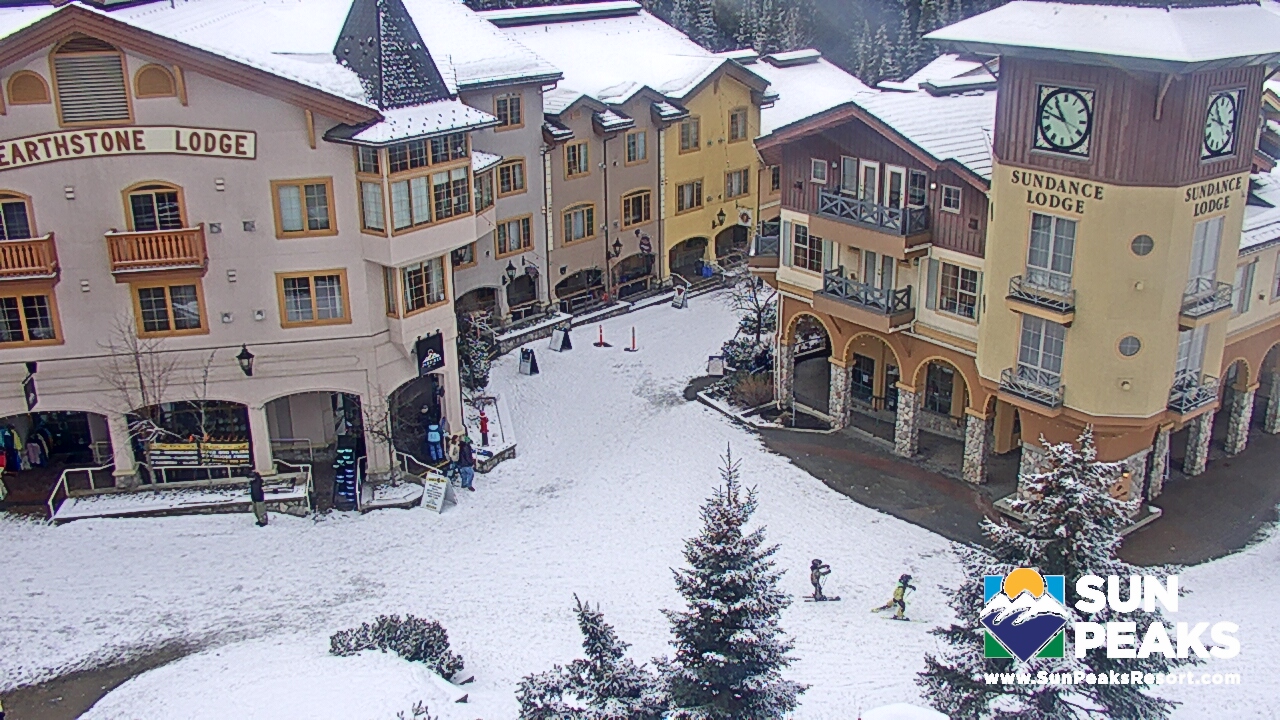 Webcam Sun Peaks: Village Clock Tower