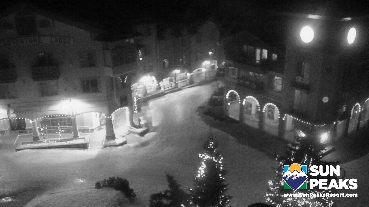 Webcam Sun Peaks: Village Clock Tower