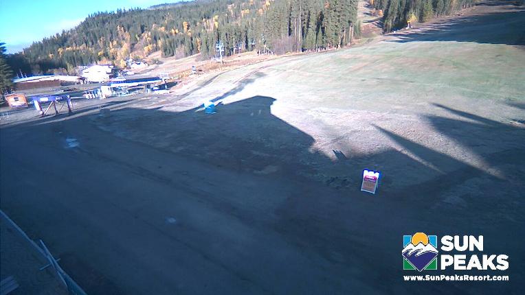 Webcam Sun Peaks: Village Day Lodge Slopeside