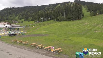 Sun Peaks: Village Day Lodge Slopeside (sunpeaksresort.com)