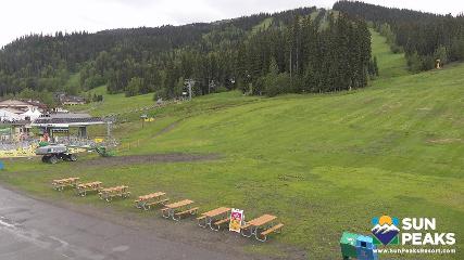 Sun Peaks: Village Day Lodge Slopeside (sunpeaksresort.com)