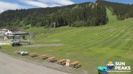 Sun Peaks: Village Day Lodge Slopeside (sunpeaksresort.com)