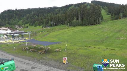 Sun Peaks: Village Day Lodge Slopeside (sunpeaksresort.com)