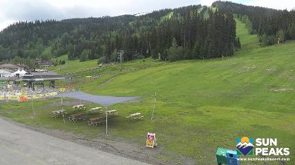 Sun Peaks: Village Day Lodge Slopeside (sunpeaksresort.com)