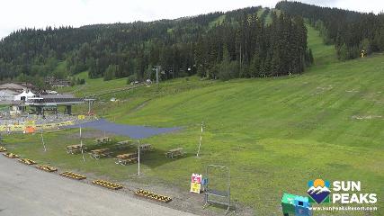 Sun Peaks: Village Day Lodge Slopeside (sunpeaksresort.com)