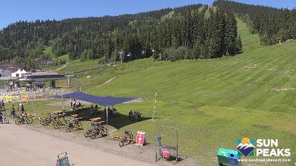 Sun Peaks: Village Day Lodge Slopeside (sunpeaksresort.com)