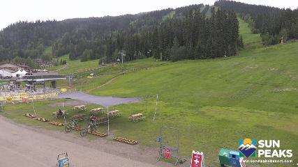 Sun Peaks: Village Day Lodge Slopeside (sunpeaksresort.com)