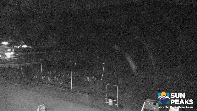 Webcam Sun Peaks: Village Day Lodge Slopeside
