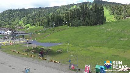 Sun Peaks: Village Day Lodge Slopeside (sunpeaksresort.com)