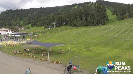 Sun Peaks: Village Day Lodge Slopeside (sunpeaksresort.com)