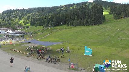 Sun Peaks: Village Day Lodge Slopeside (sunpeaksresort.com)