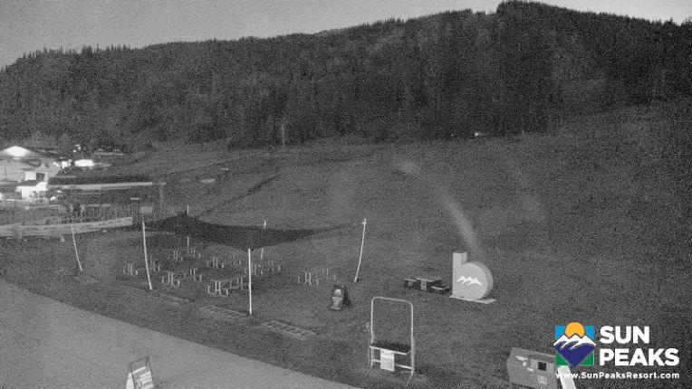 Webcam Sun Peaks: Village Day Lodge Slopeside
