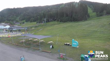 Sun Peaks: Village Day Lodge Slopeside (sunpeaksresort.com)