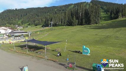 Sun Peaks: Village Day Lodge Slopeside (sunpeaksresort.com)