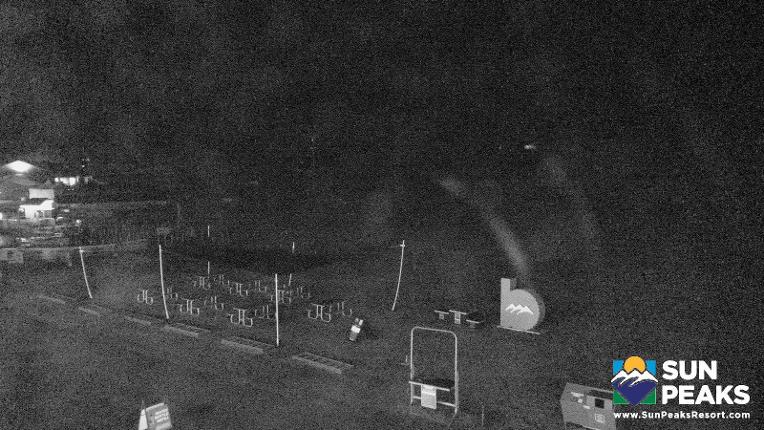 Webcam Sun Peaks: Village Day Lodge Slopeside