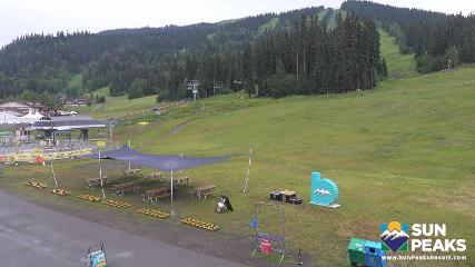 Sun Peaks: Village Day Lodge Slopeside (sunpeaksresort.com)