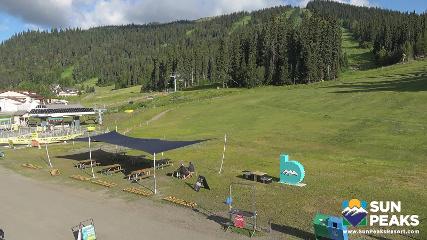 Sun Peaks: Village Day Lodge Slopeside (sunpeaksresort.com)