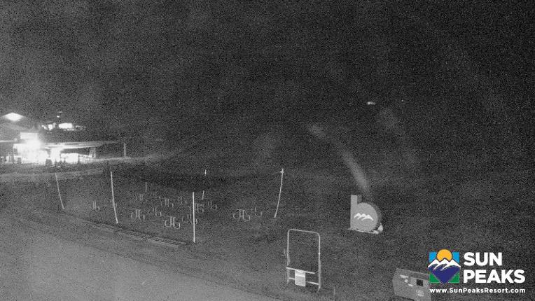 Webcam Sun Peaks: Village Day Lodge Slopeside