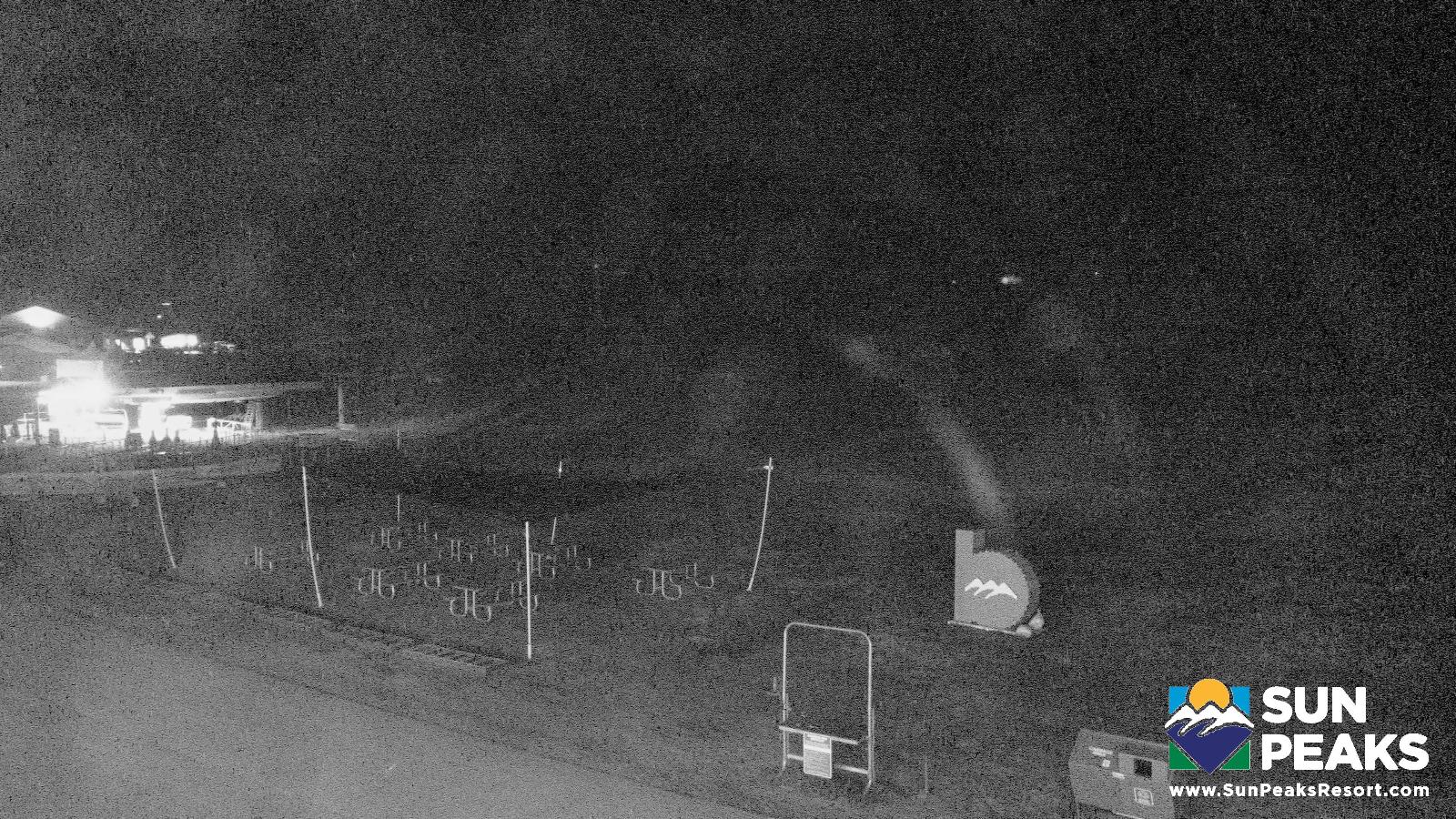 Webcam Sun Peaks: Village Day Lodge Slopeside