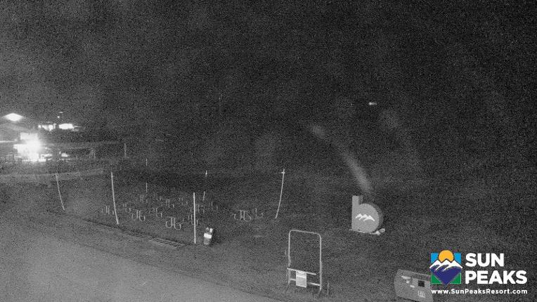 Webcam Sun Peaks: Village Day Lodge Slopeside