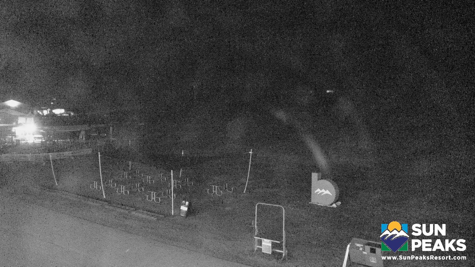 Webcam Sun Peaks: Village Day Lodge Slopeside