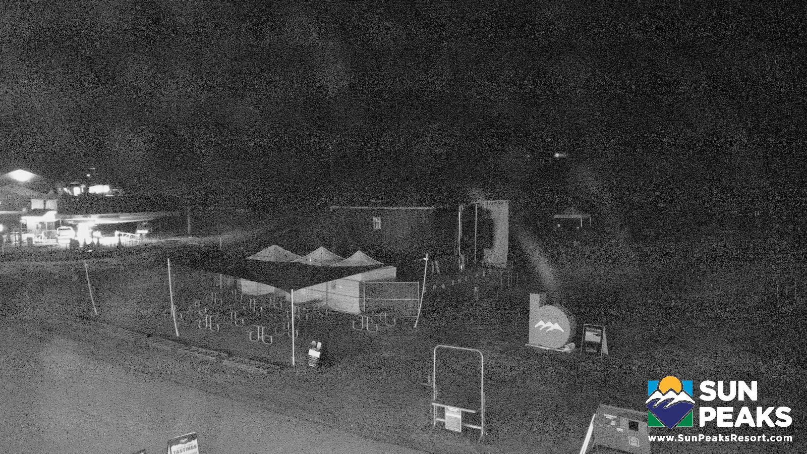 Webcam Sun Peaks: Village Day Lodge Slopeside
