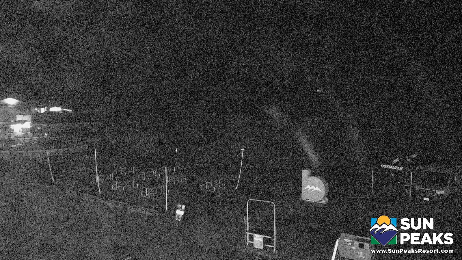 Webcam Sun Peaks: Village Day Lodge Slopeside