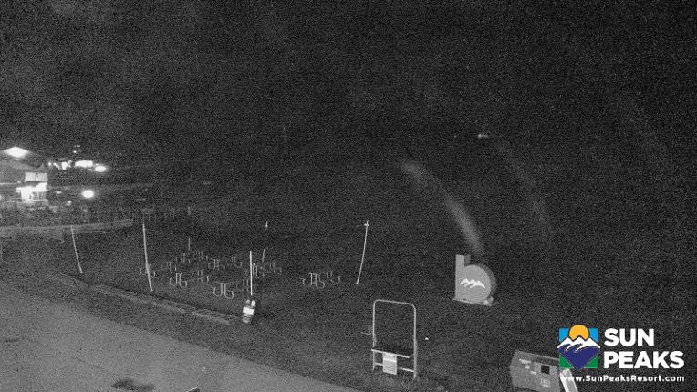 Webcam Sun Peaks: Village Day Lodge Slopeside