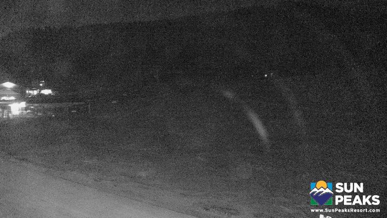 Webcam Sun Peaks: Village Day Lodge Slopeside