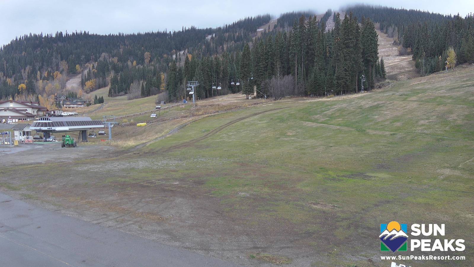 Webcam Sun Peaks: Village Day Lodge Slopeside