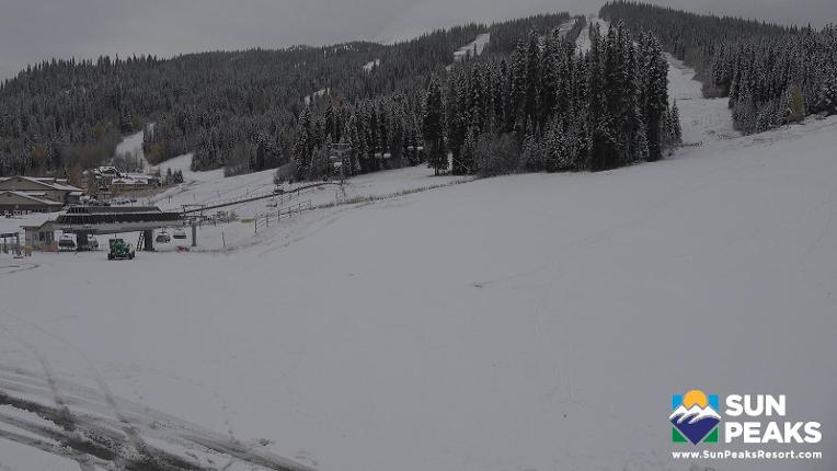 Webcam Sun Peaks: Village Day Lodge Slopeside