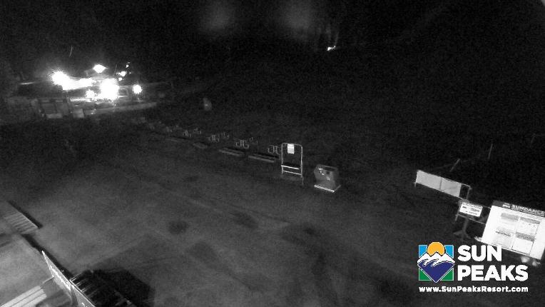 Webcam Sun Peaks: Village Day Lodge Slopeside
