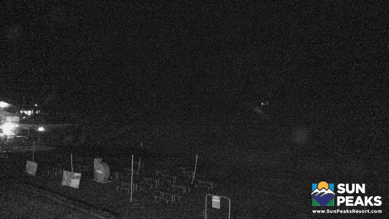 Webcam Sun Peaks: Village Day Lodge Slopeside