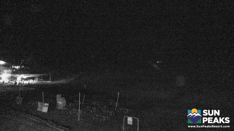 Webcam Sun Peaks: Village Day Lodge Slopeside