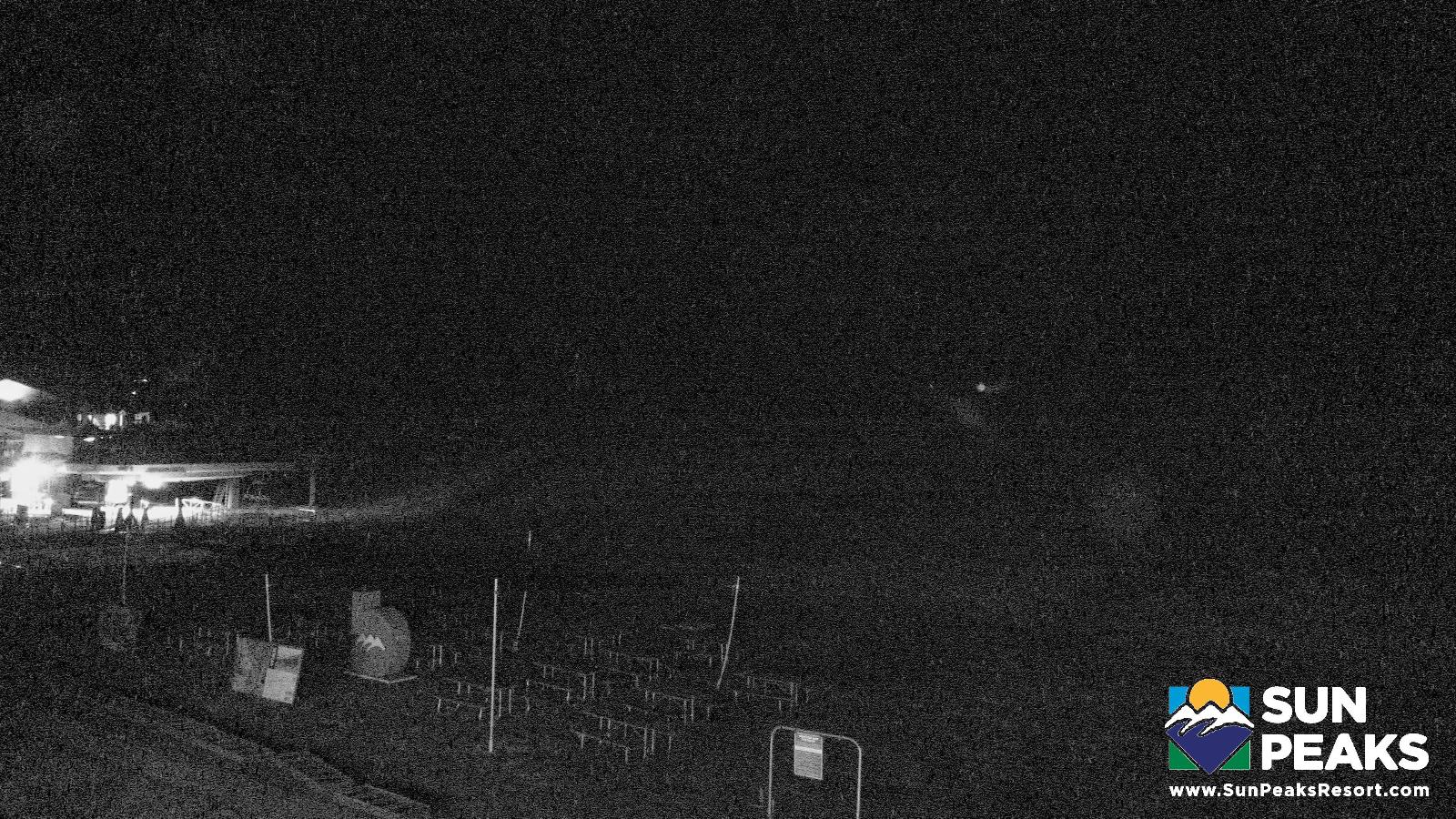Webcam Sun Peaks: Village Day Lodge Slopeside